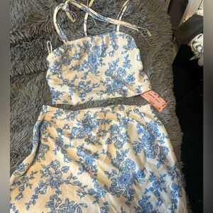 SHEIN White and Blue Floral Set
